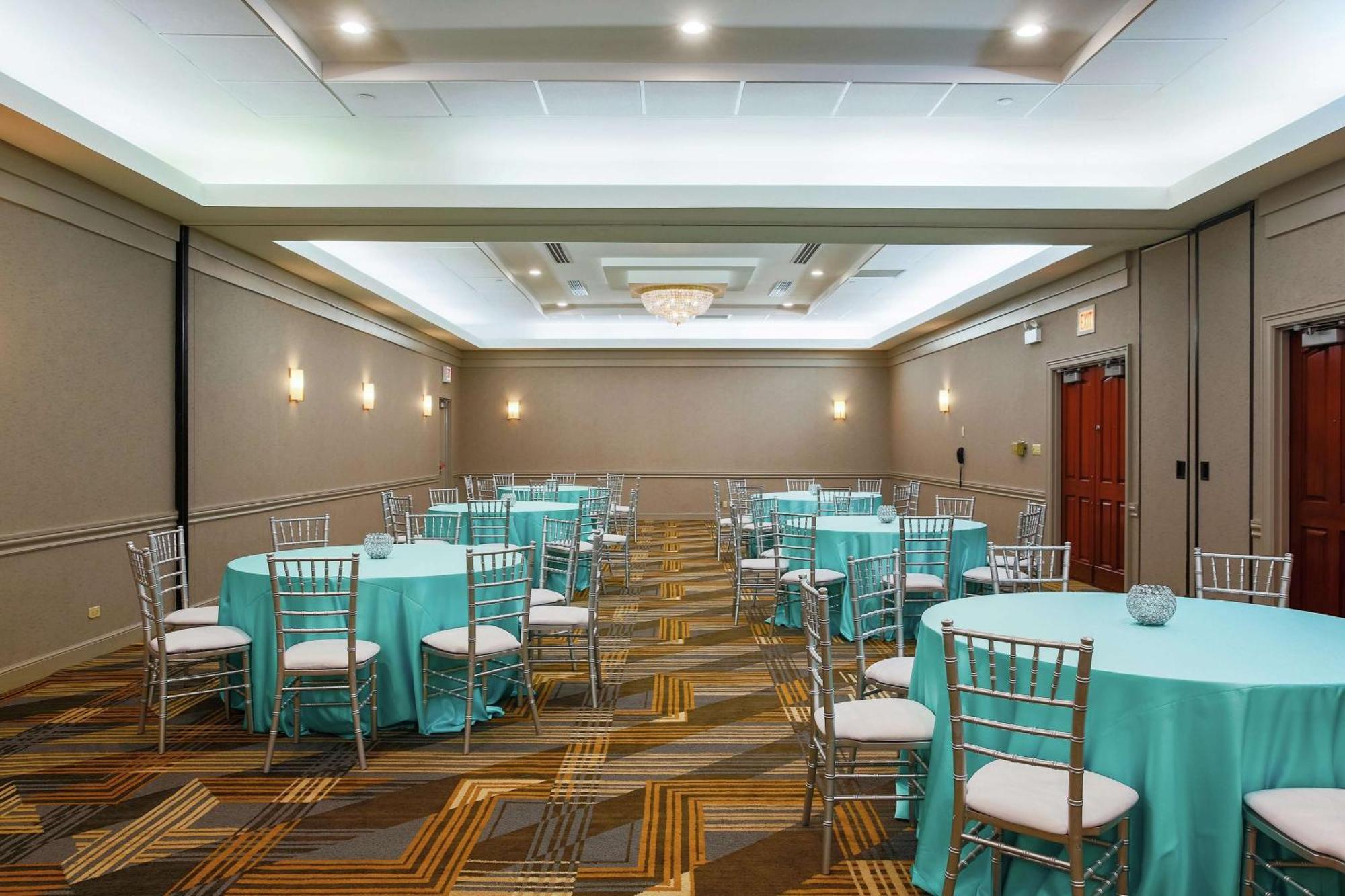 Отель Hilton Chicago/Оук-Лон Экстерьер фото